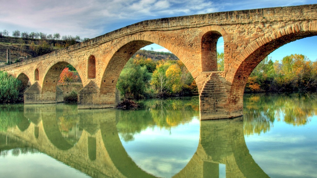 Caminar por Navarra http://turismo.navarra.com/item/puente-la-reina-encrucijada-jacobea/