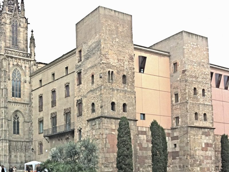 Tramo de la muralla de Barcino romana en la plaza de la Catedral